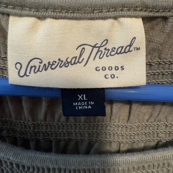 Universal Thread Smocked Drop Waist
Midi Dress Green size XL - Picture 4 of 4